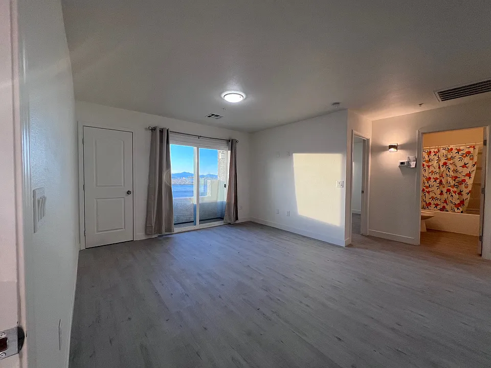 2881 Spy Glass Ave #4