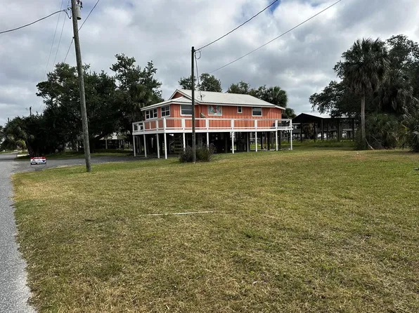 120 E 7th Ave, Horseshoe Beach, FL 32648