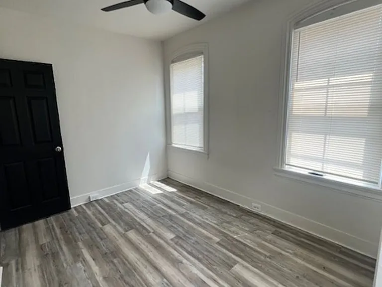 559 Manor St #561 — Photo 8