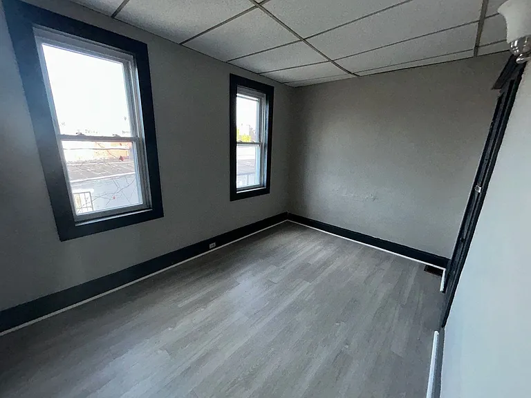 1302 Bonaparte Ave — Photo 6