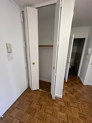 Rented by Manhattan Realty Group | media 7