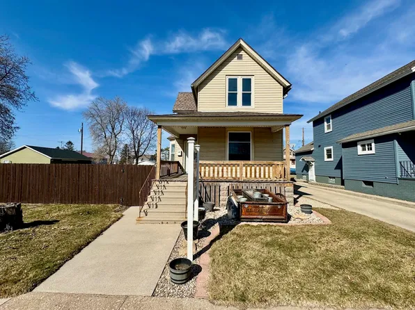 1004 17th Ave, Menominee, MI 49858