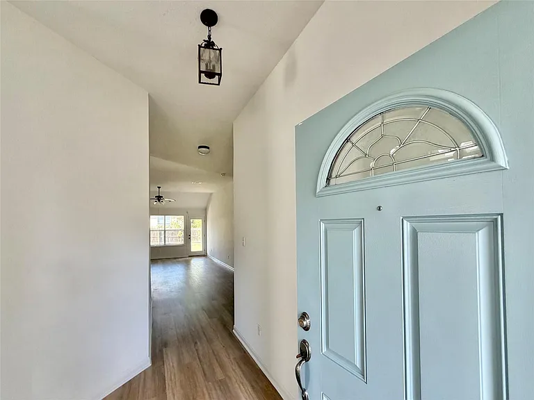 939 Dark Horse Ln — Photo 3