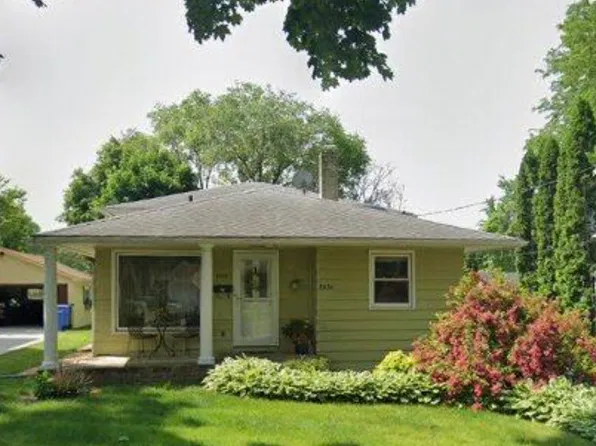 7033 Hubbard Ave, Middleton, WI 53562