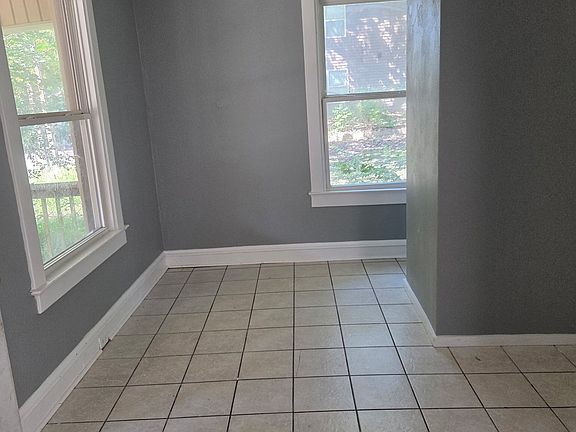 5th image of 1023 E Behrends Ave