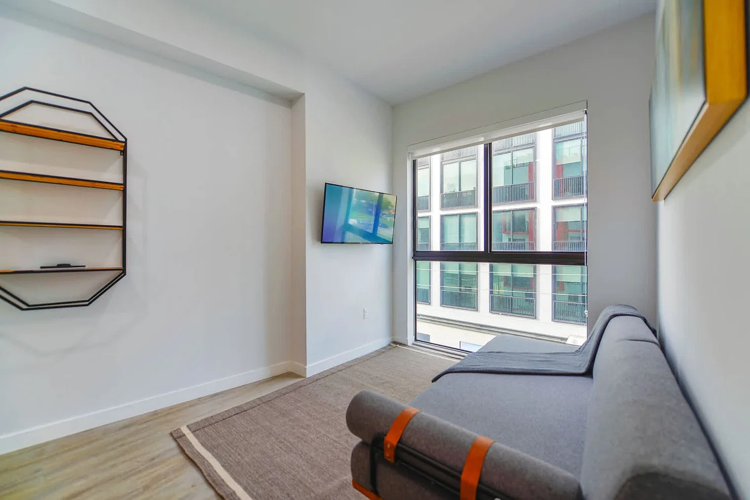 1 bed, 1.0 bath, 441 sqft, $2,584 — Photo 2