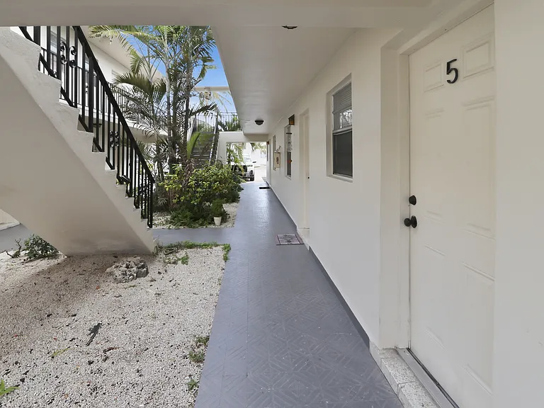 405 W 11th St #5 — Photo 18