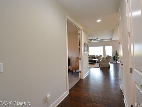 4th image of 24392 Pinnacle Cir