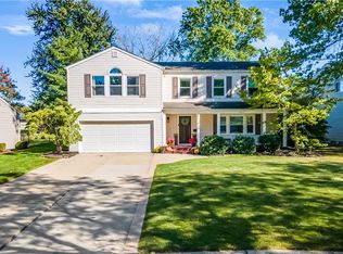 6405 Stafford Dr, North Olmsted, OH 44070