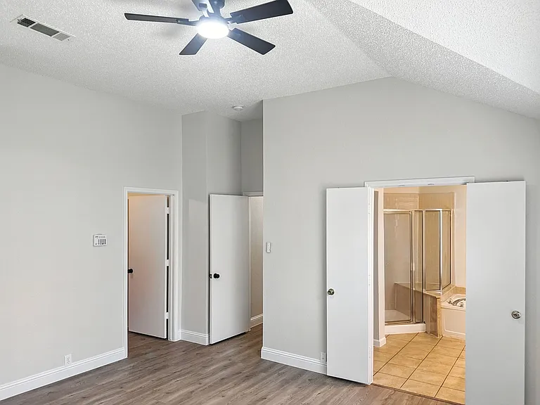 1012 Blackenhurst Ln — Photo 16