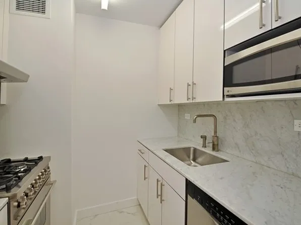 322 West 57th Street image 3 of 4
