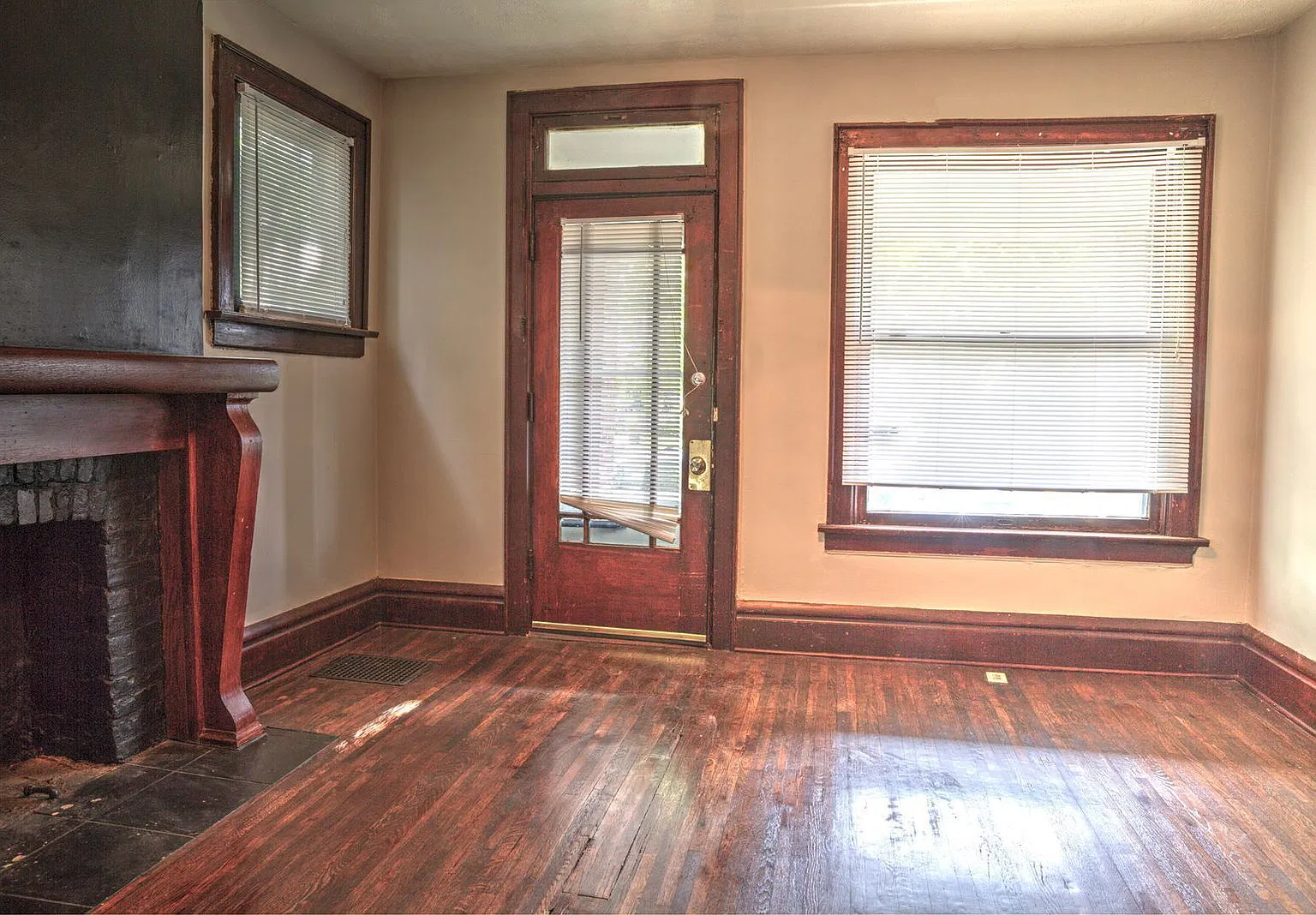 3 bed, 1.0 bath, $1,410 — Photo 4