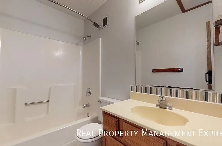 4712 E Blazewood Dr — Photo 8