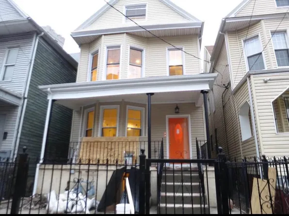 1989 Grand Avenue image 1 of 23