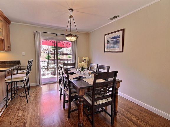 4th image of 839 Larchmont Dr