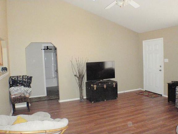 2nd image of 7715 Parkview Dr