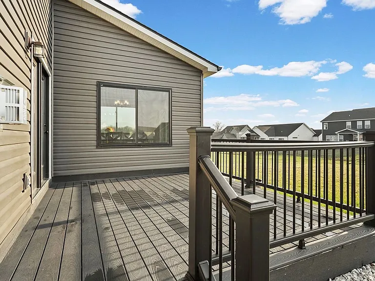 5335 Daffodil Dr — Photo 32