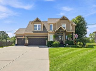 12233 Pine Valley Dr, Kansas City, KS 66109