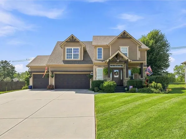 12233 Pine Valley Dr, Kansas City, KS 66109