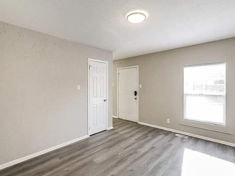 873729_017_living_room_13402552.jpg