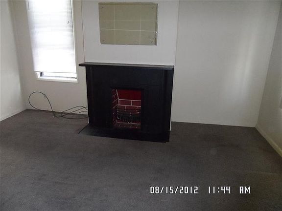 3rd image of 968 Fairbanks Ave