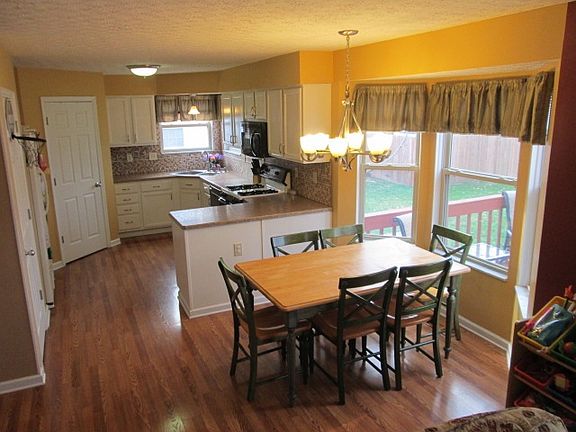 4th image of 1642 Curry Ln