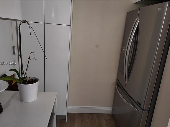 4th image of 1535 Meridian Ave #6