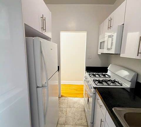 5th image of 189 E 18th St APT 2