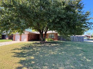 1813 SE 8th St, Moore, OK 73160