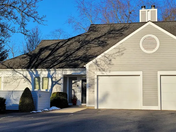 201 Lakeside Dr, Lewisburg, PA 17837