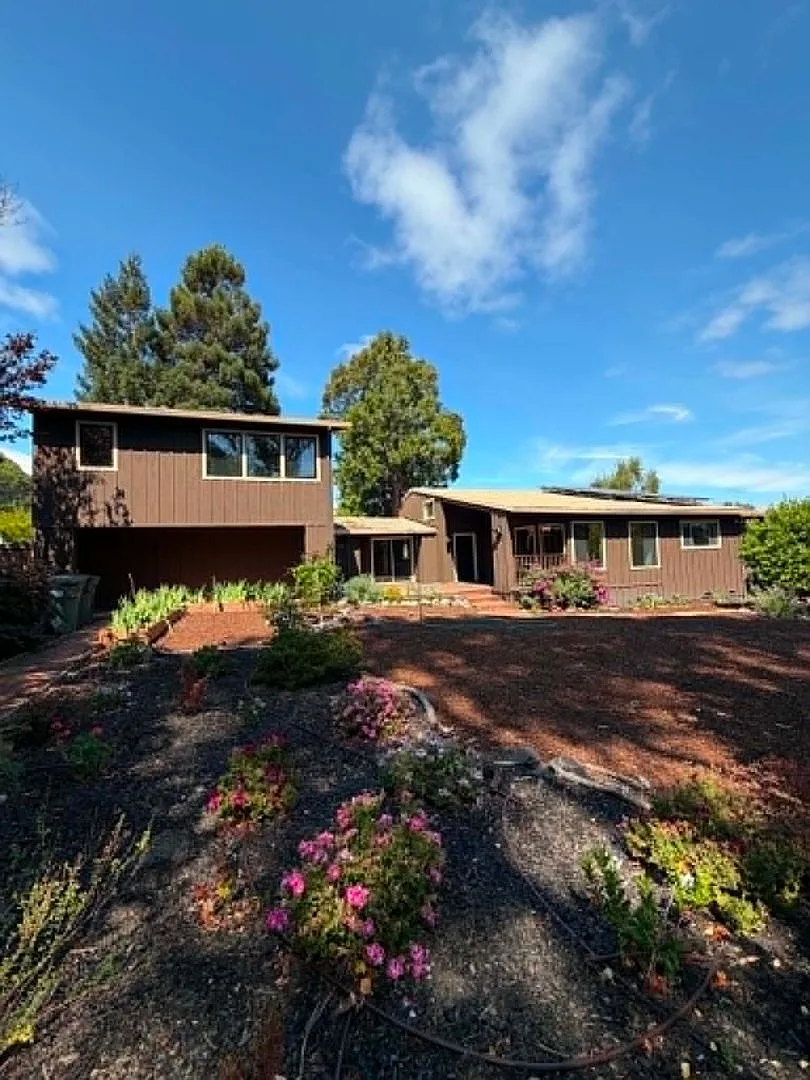 Emerald Hills Retreat, 4BR/3BA + Private ADU on Expansive Grounds — Photo 2