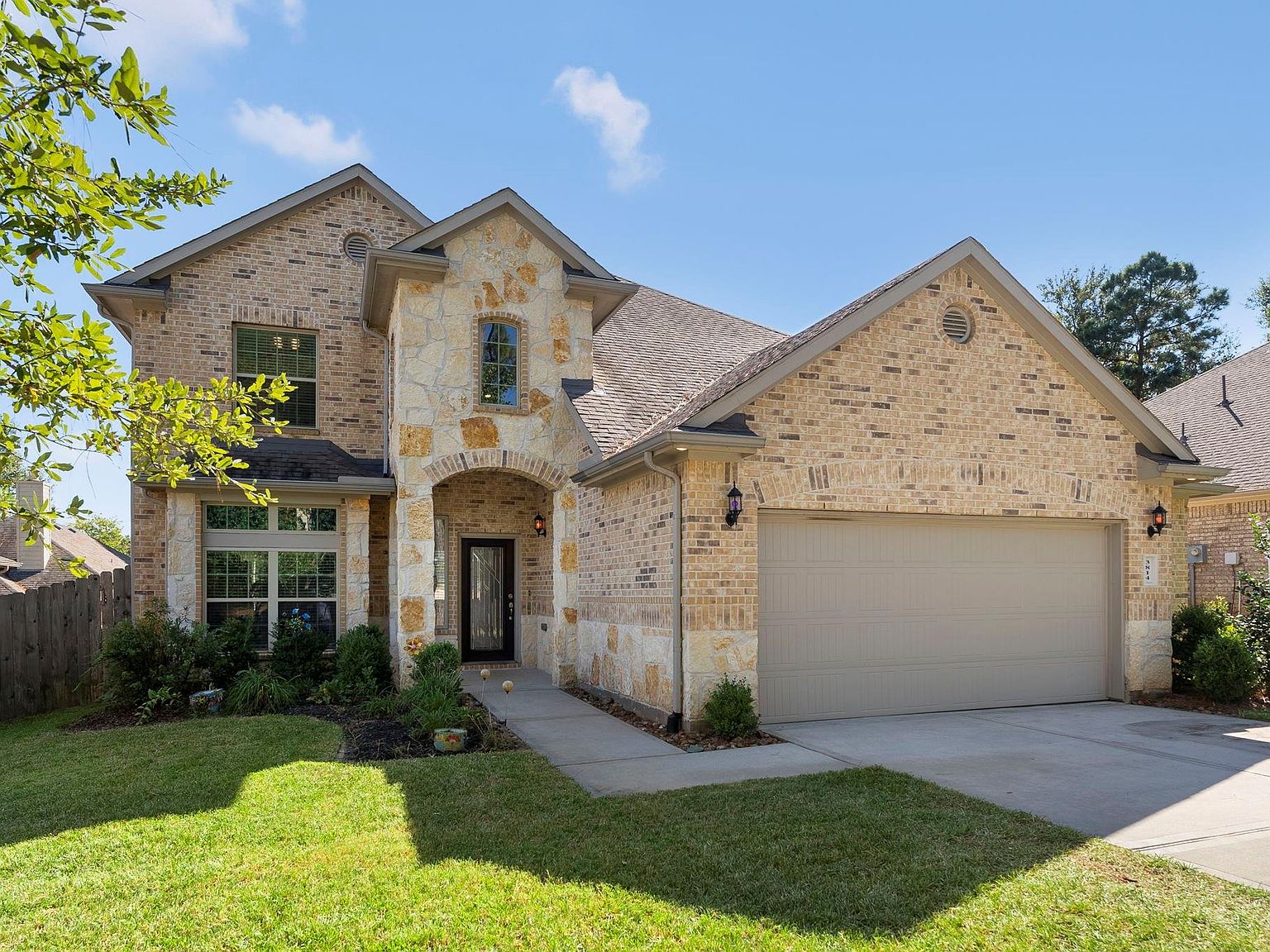 houston-campus-energy-center-and-fountains-inline (1)