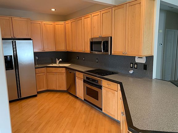 3rd image of 2512 Waynesborough Ct