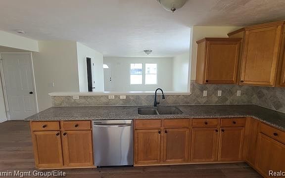 5th image of 126 Lake Ridge Dr