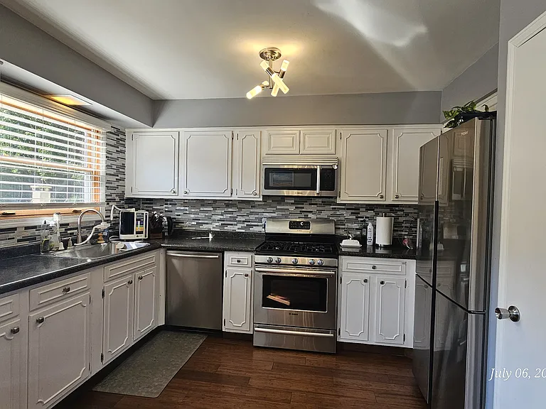 914 Bradford Ln — Photo 14