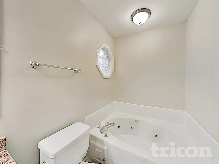 229 Montclaire Cir — Photo 10