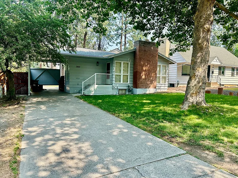 3907 E 11th Ave — Photo 2