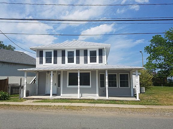 3rd image of 215 Irving Ave N