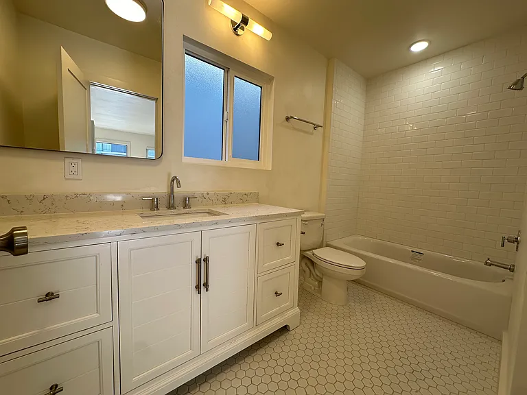 111 N La Cumbre Rd #1 — Photo 3
