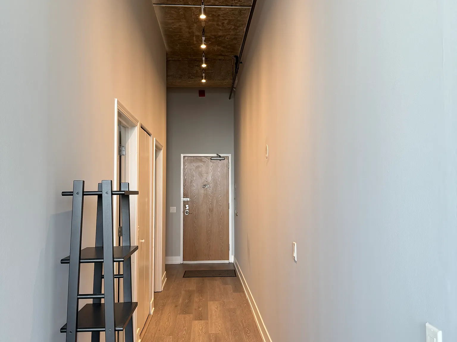 1 bed, 895 sqft, $2,300 — Photo 4