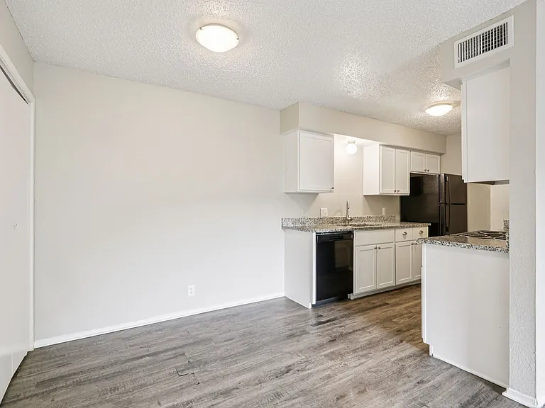 A1 - 1BD, 1BA - 707SF - Kitchen/Dining Room