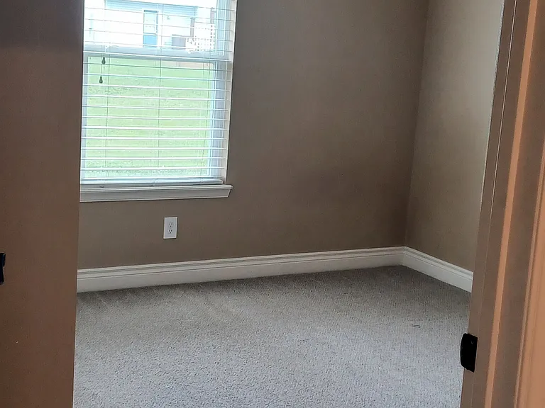 210 NW Michael Dr — Photo 20
