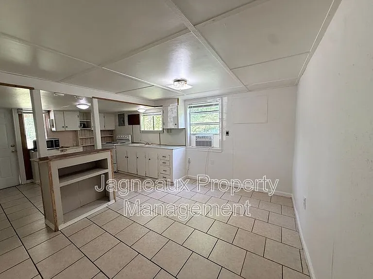 106 Fontenot Rd — Photo 2