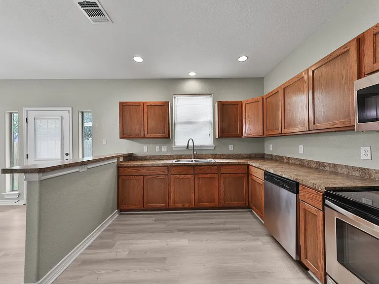 102 Cornell Ave — Photo 13