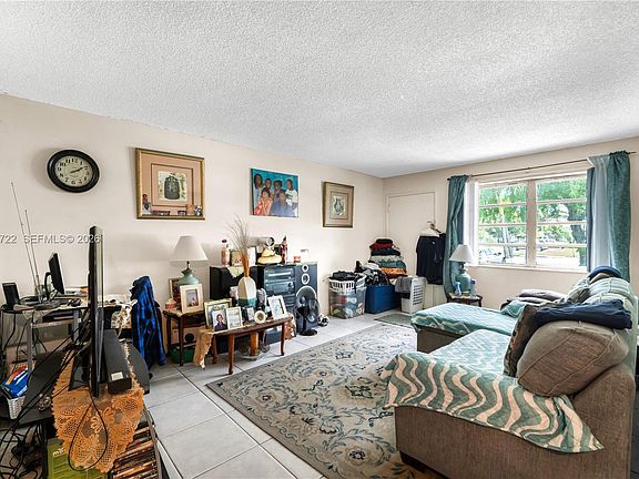 4th image of 20337 NE 2nd Ave APT 2