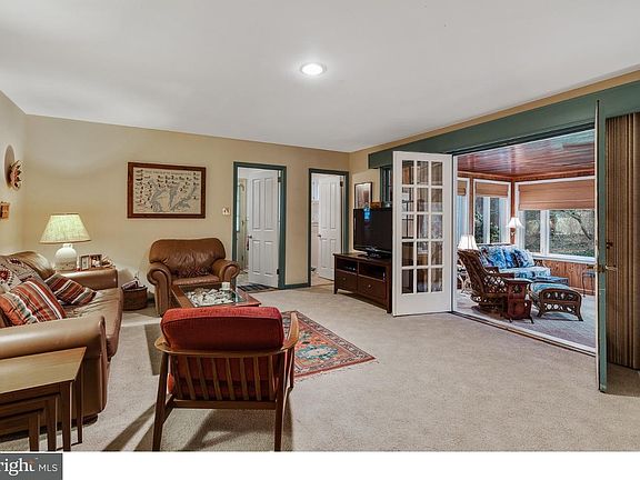 5th image of 121 Delview Dr