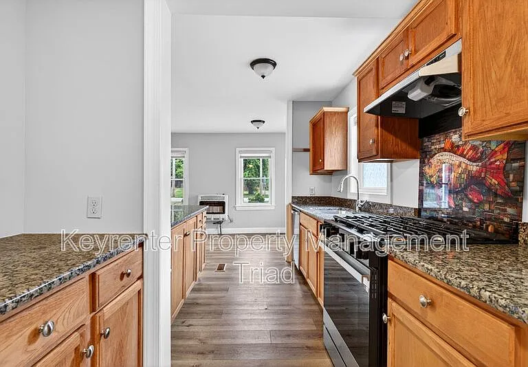 704 E Lexington Ave — Photo 19