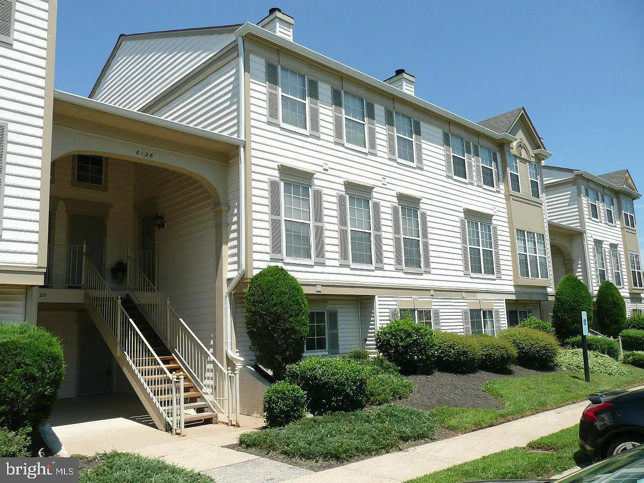 2 bed, 1045 sqft, $2,100 — Photo 1