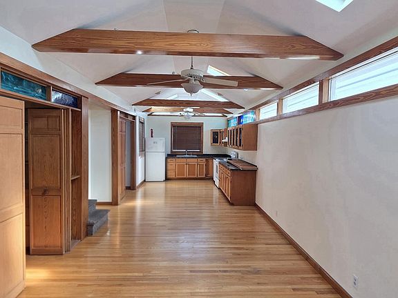 5th image of 614 Roberts Ln