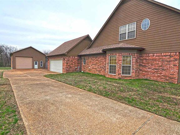 3rd image of 445 Crooked Creek Dr